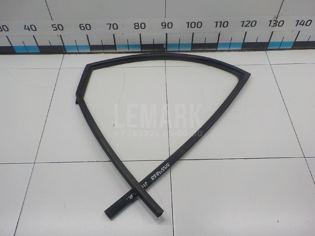 Уплотнитель стекла двери 82330DF31A Nissan