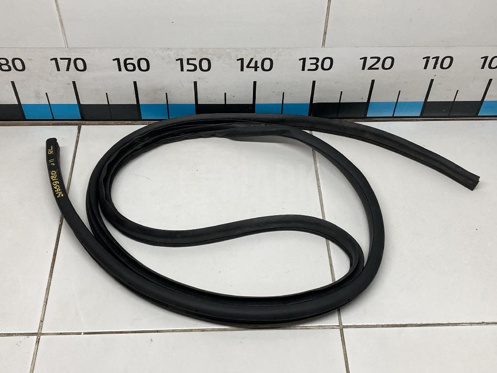 Уплотнитель двери 76923HL00A Nissan