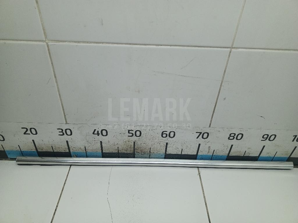 Накладка стекла заднего правого 7L6839476GPRP VAG