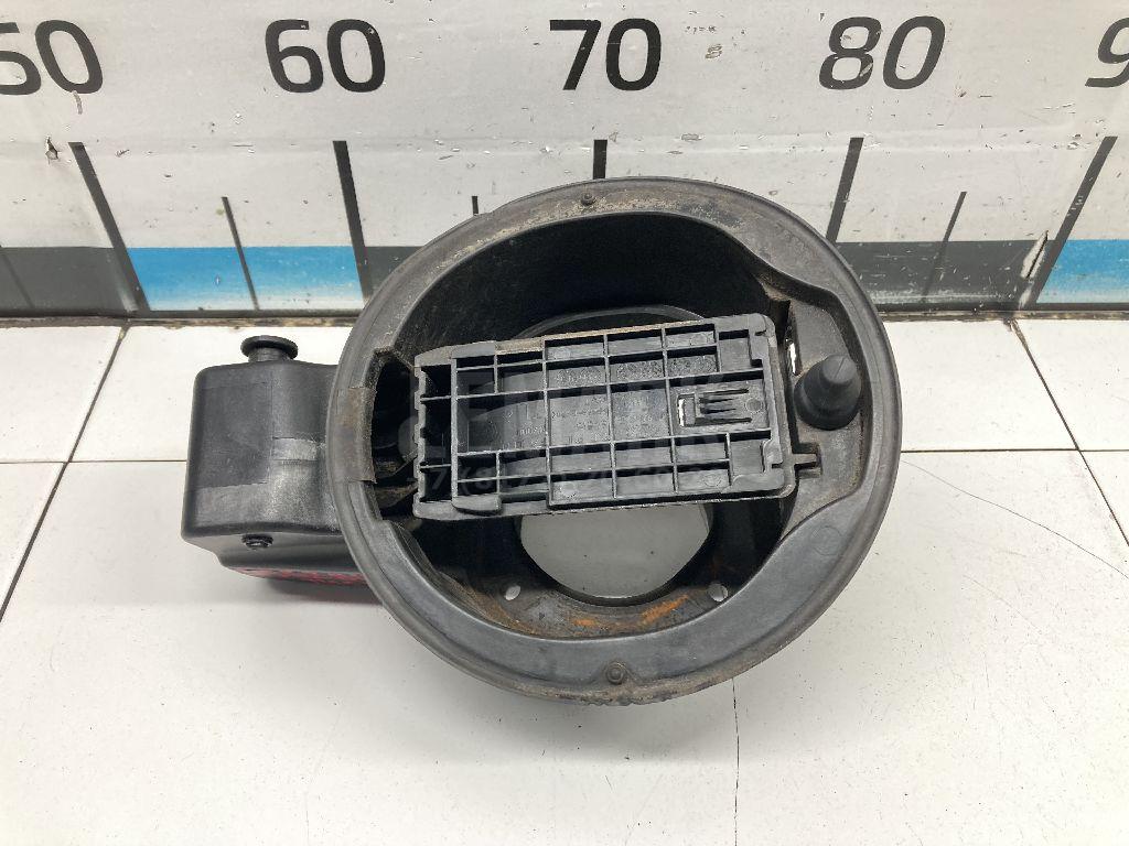 Ниша лючка бензобака 69513D7000 Hyundai-Kia