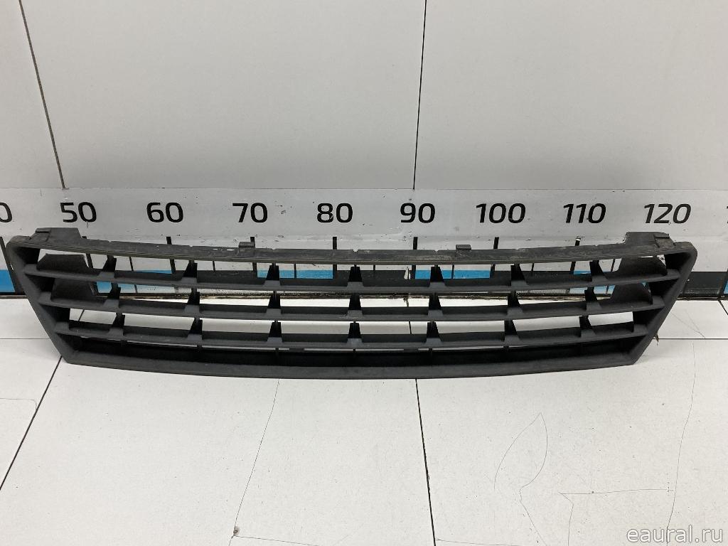 Решетка в бампер центральная