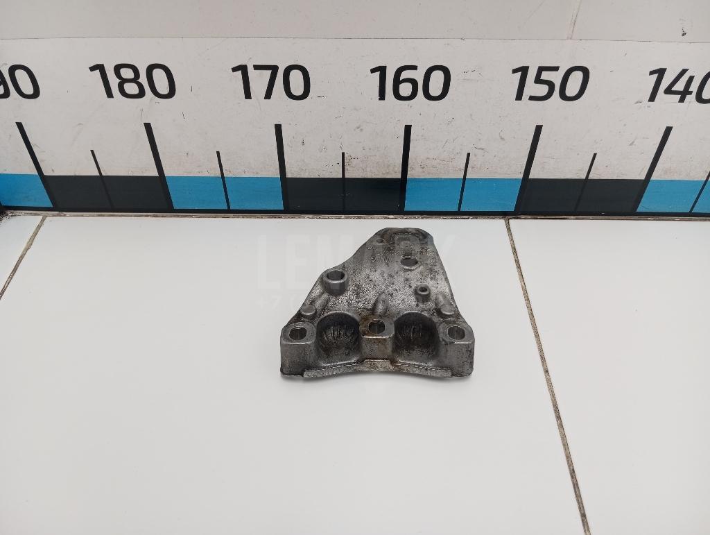 Кронштейн двигателя правый 6Q0199185T VAG
