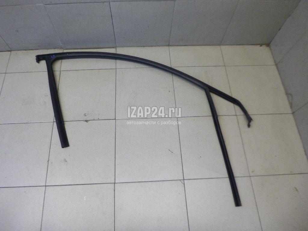 82530c5000 Уплотнитель стекла двери Hyundai-Kia Sorento III Prime (2015 - 2020)