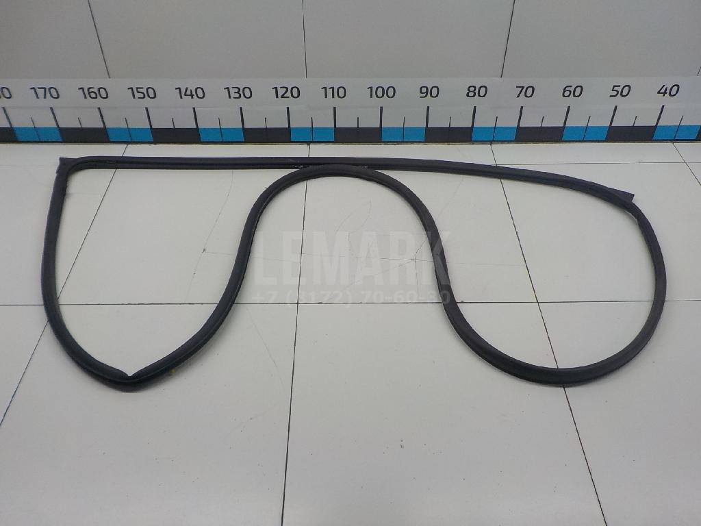 Уплотнитель двери 821302B000 Hyundai-Kia