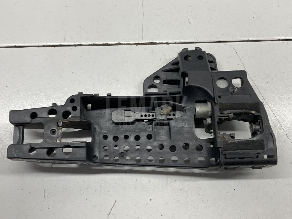 Кронштейн ручки для  BMW X3 E83 2004-2010