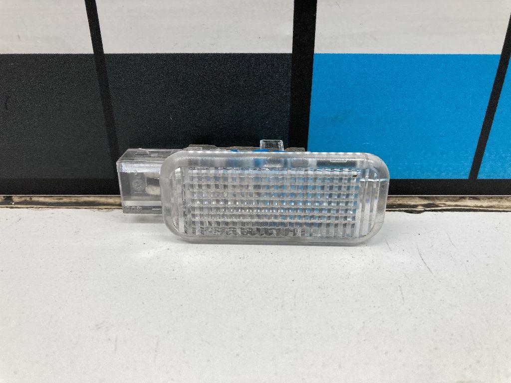 Плафон салонный 3B0947415 VAG