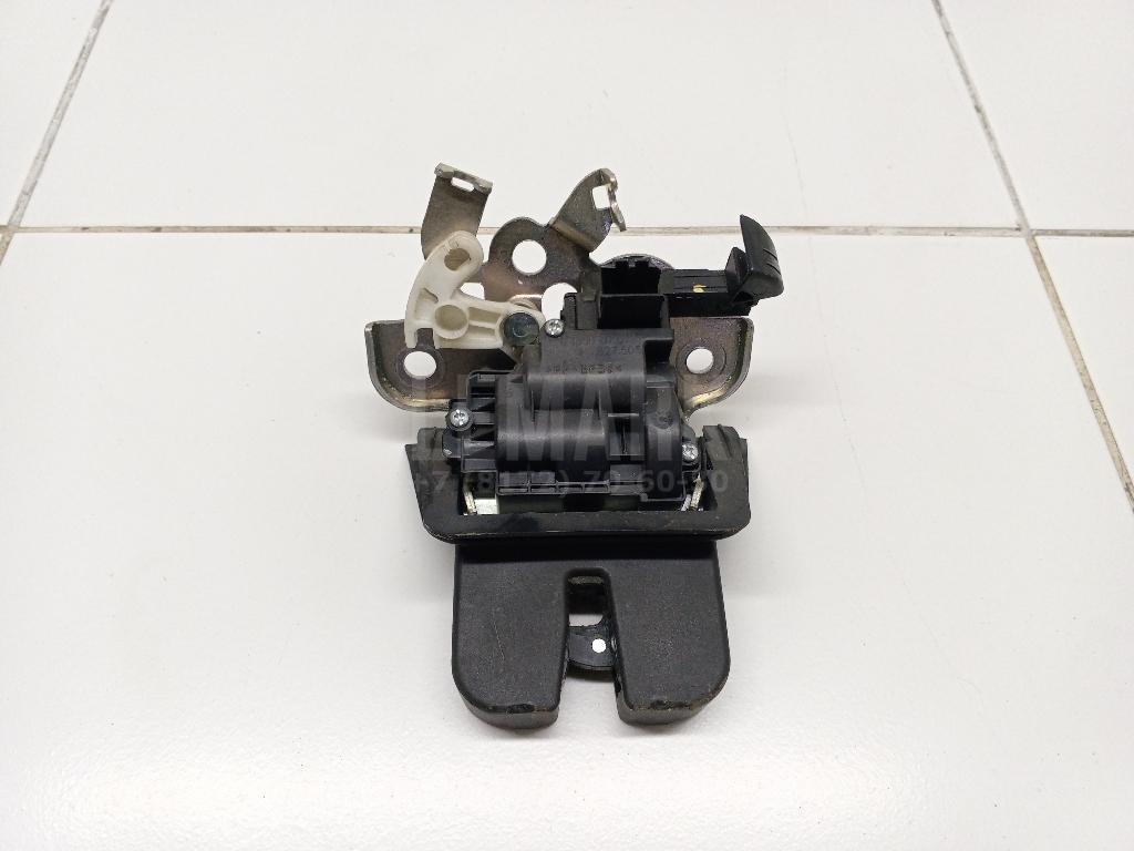 Замок багажника 8R0827505 VAG