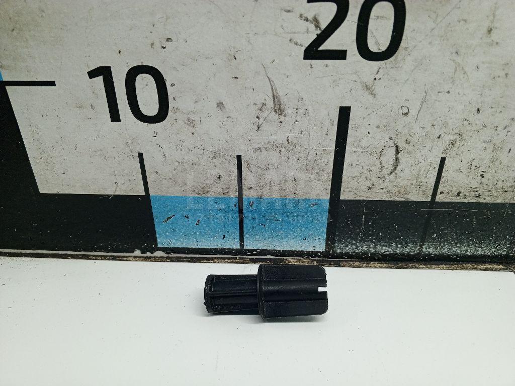 Крепеж 1231413 Ford