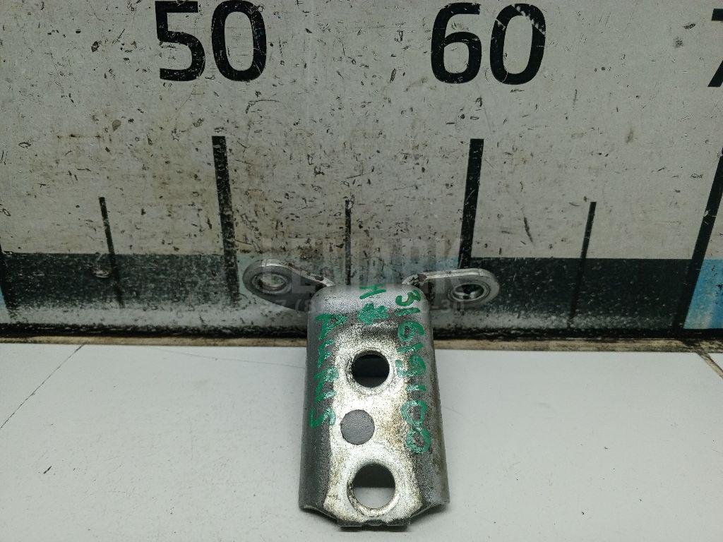 Петля двери задней левой нижняя 687800H010 Toyota