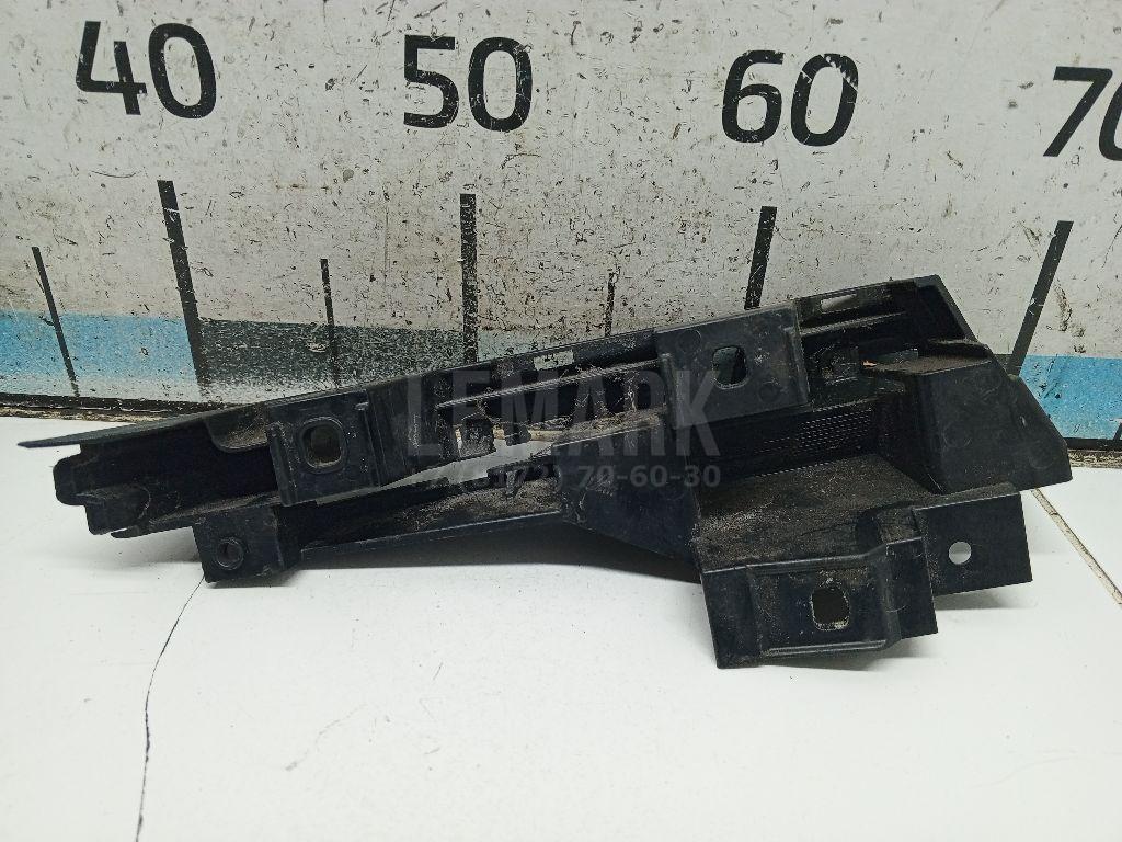 Кронштейн заднего бампера правый для  BMW X3 E83 2004-2010