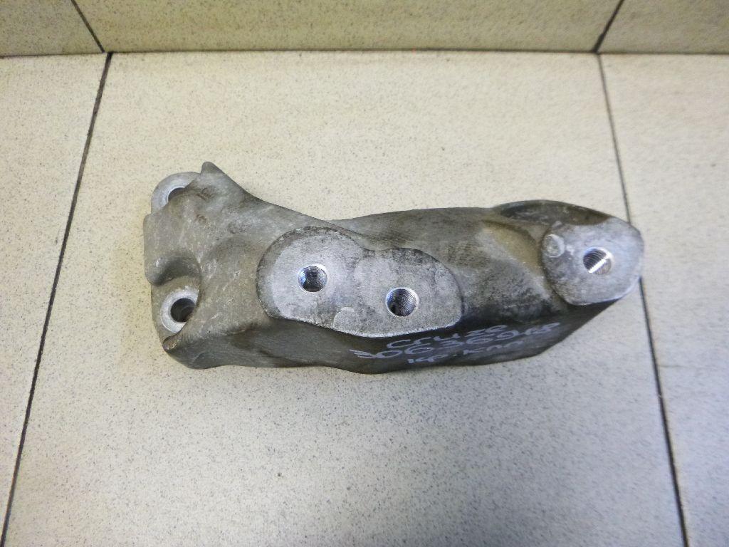 Кронштейн КПП левый 13248573 GM