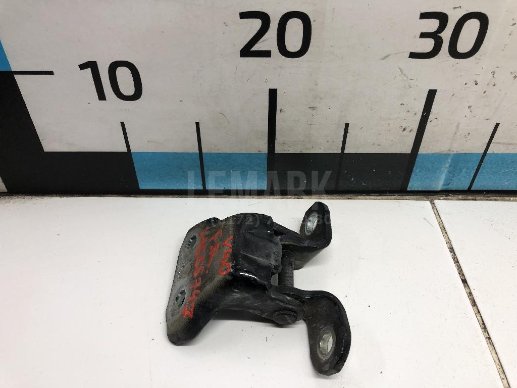 Петля двери передней правой нижняя 68730AC010 Toyota