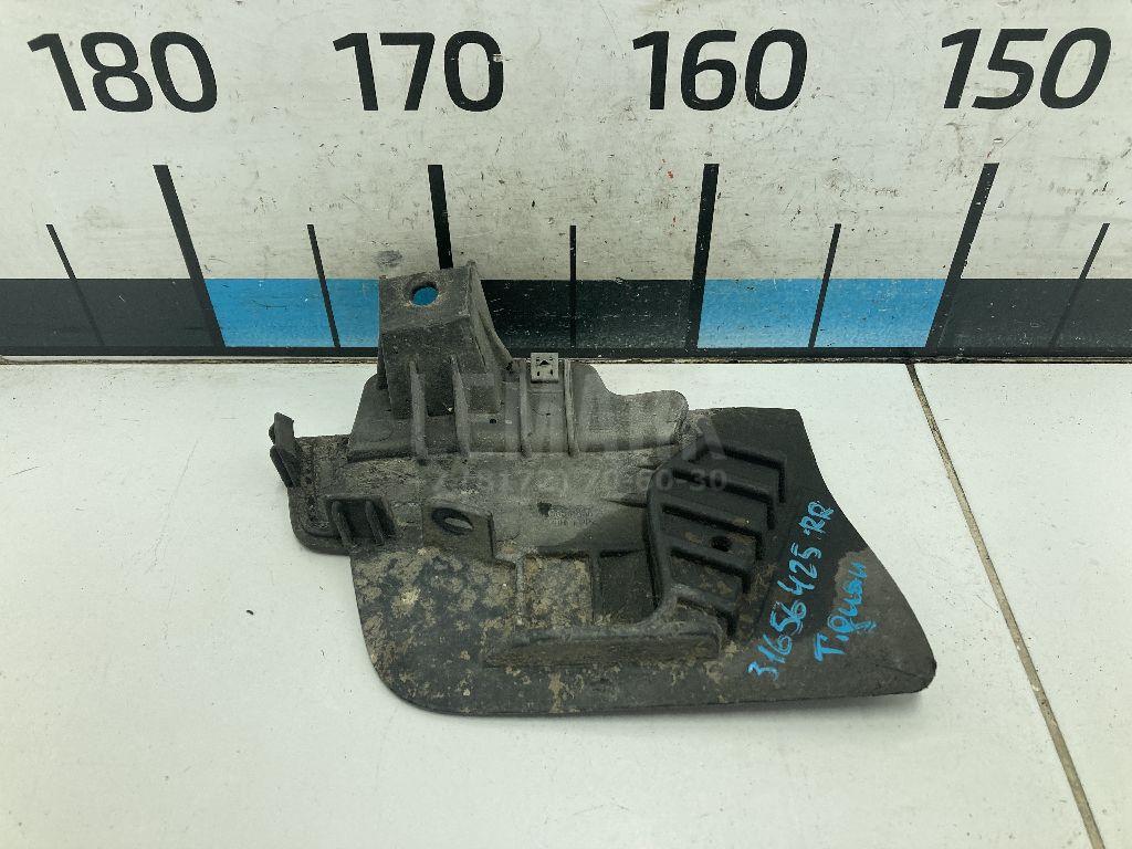Брызговик задний правый 5N0854856A VAG