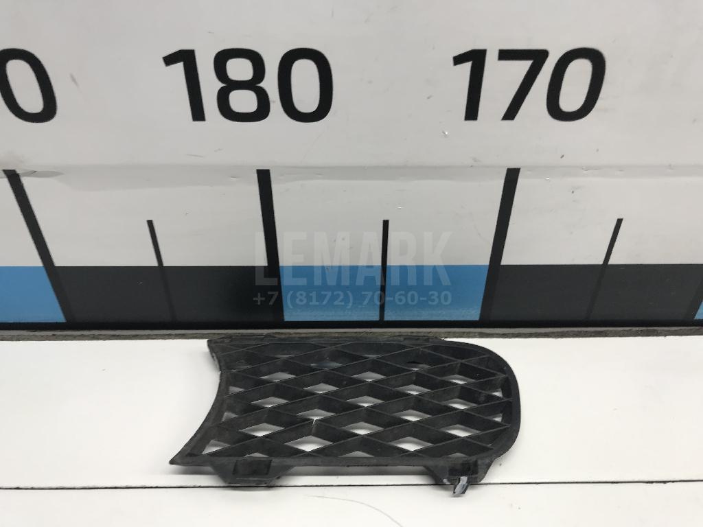Решетка в бампер правая 7L6853684A VAG