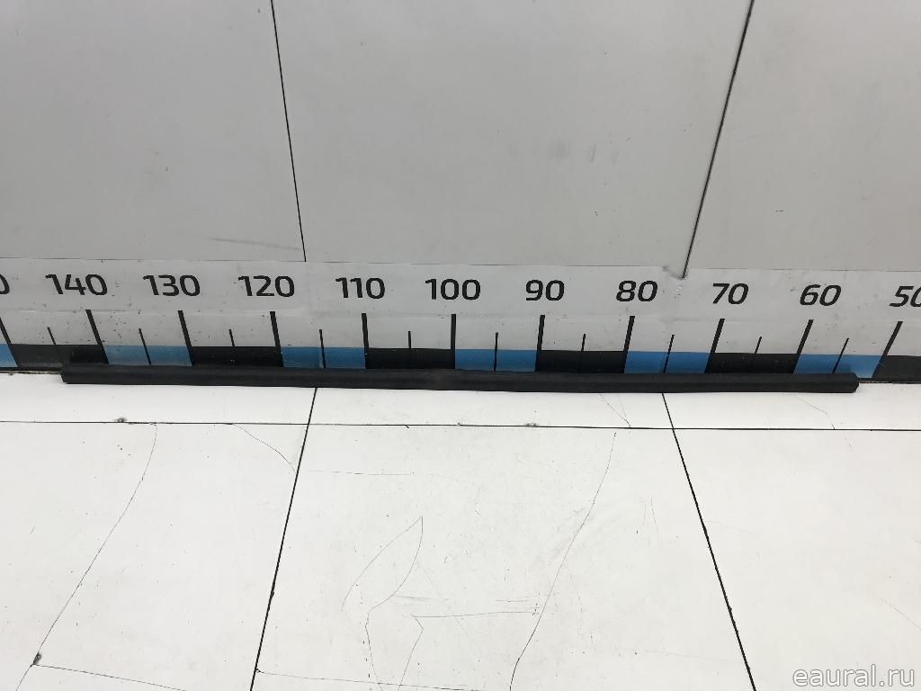 Уплотнитель капота