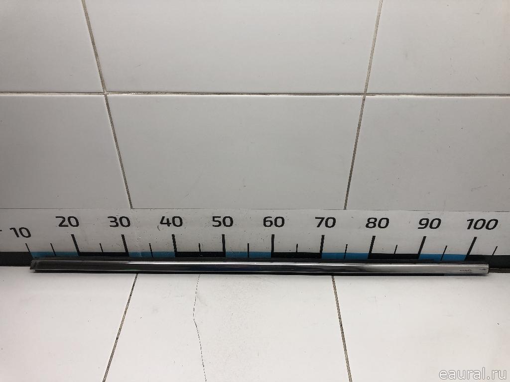 Накладка стекла переднего левого