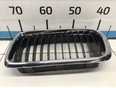 Решетка радиатора левая