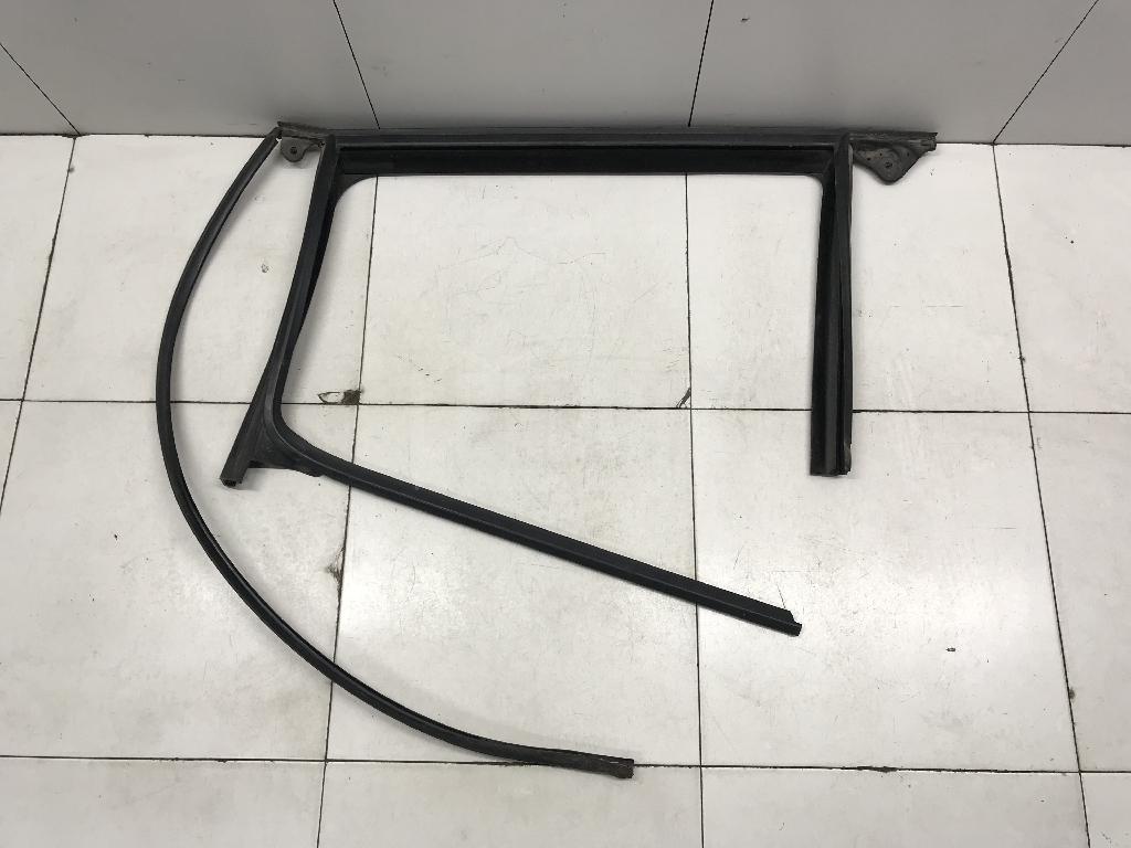 Уплотнитель стекла двери 5L0839431F VAG