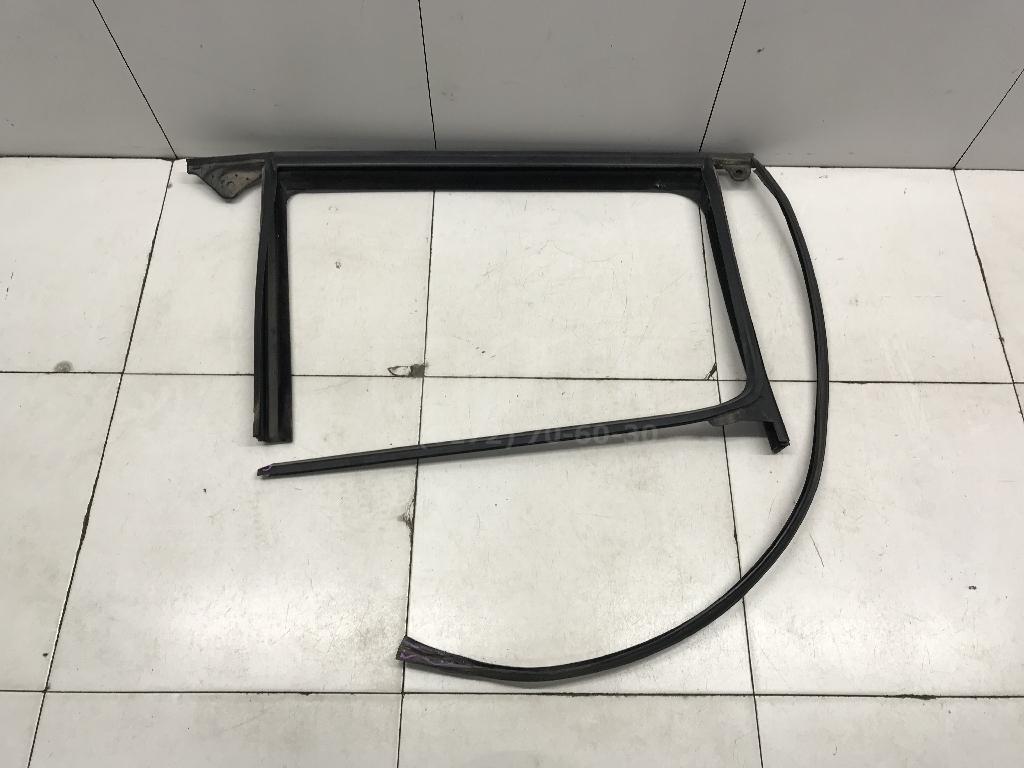 Уплотнитель стекла двери 5L0839432F VAG
