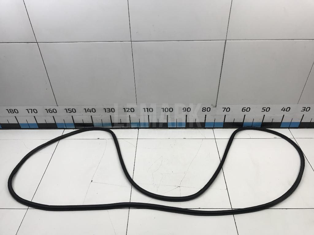 Уплотнитель двери 5L0837702A VAG