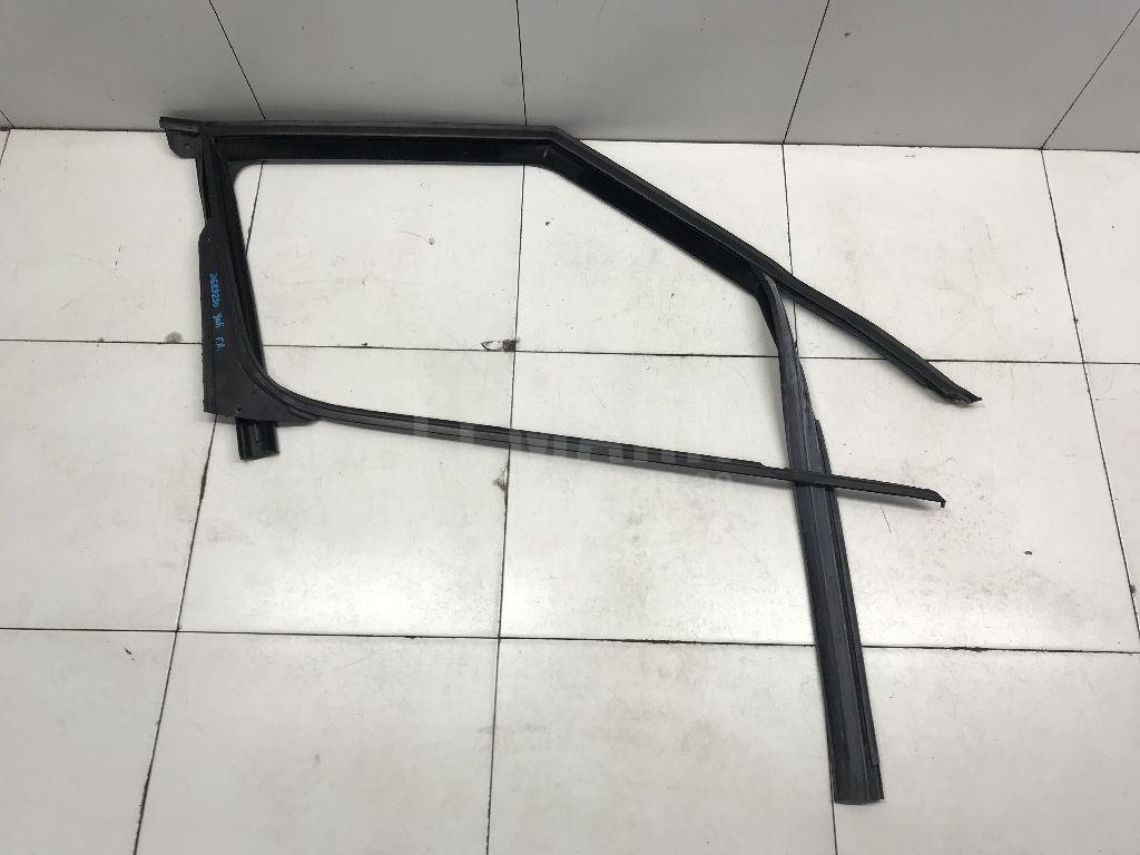 Уплотнитель стекла двери 5L0837432G VAG
