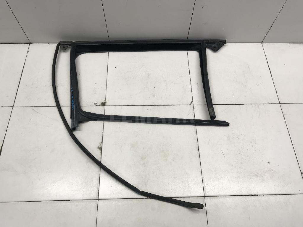 Уплотнитель стекла двери 5L0839431G VAG
