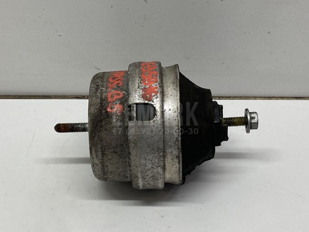 Опора двигателя правая 8D0199382AE VAG
