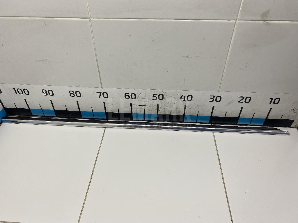 Накладка стекла переднего правого 3B08374767Z7 VAG