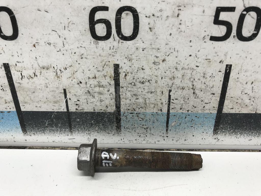 Болт переднего рычага 91554L1690 Toyota