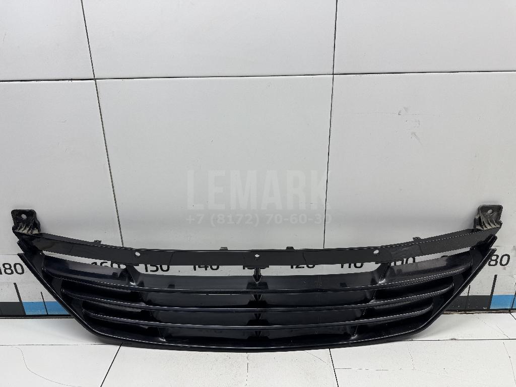 Решетка в бампер центральная 865612Y000 Hyundai-Kia