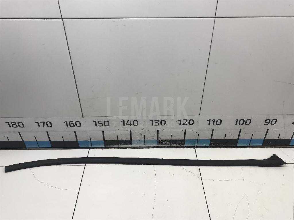 Уплотнитель двери 5G4837652A VAG