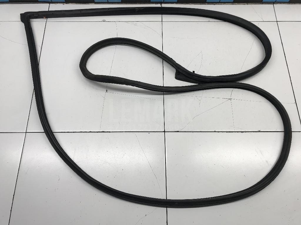 Уплотнитель двери 821401H000 Hyundai-Kia