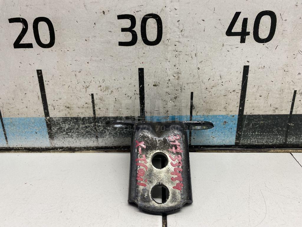 Петля двери 824214P00A Nissan
