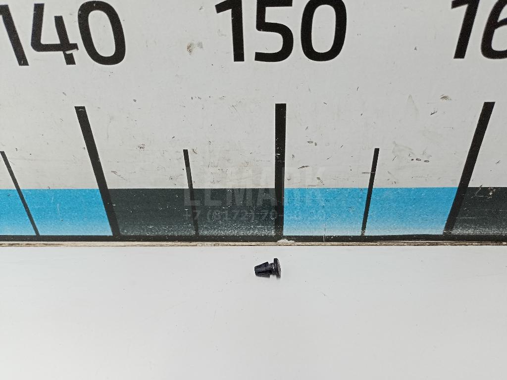 Отбойник крышки багажника 8D5827499 VAG