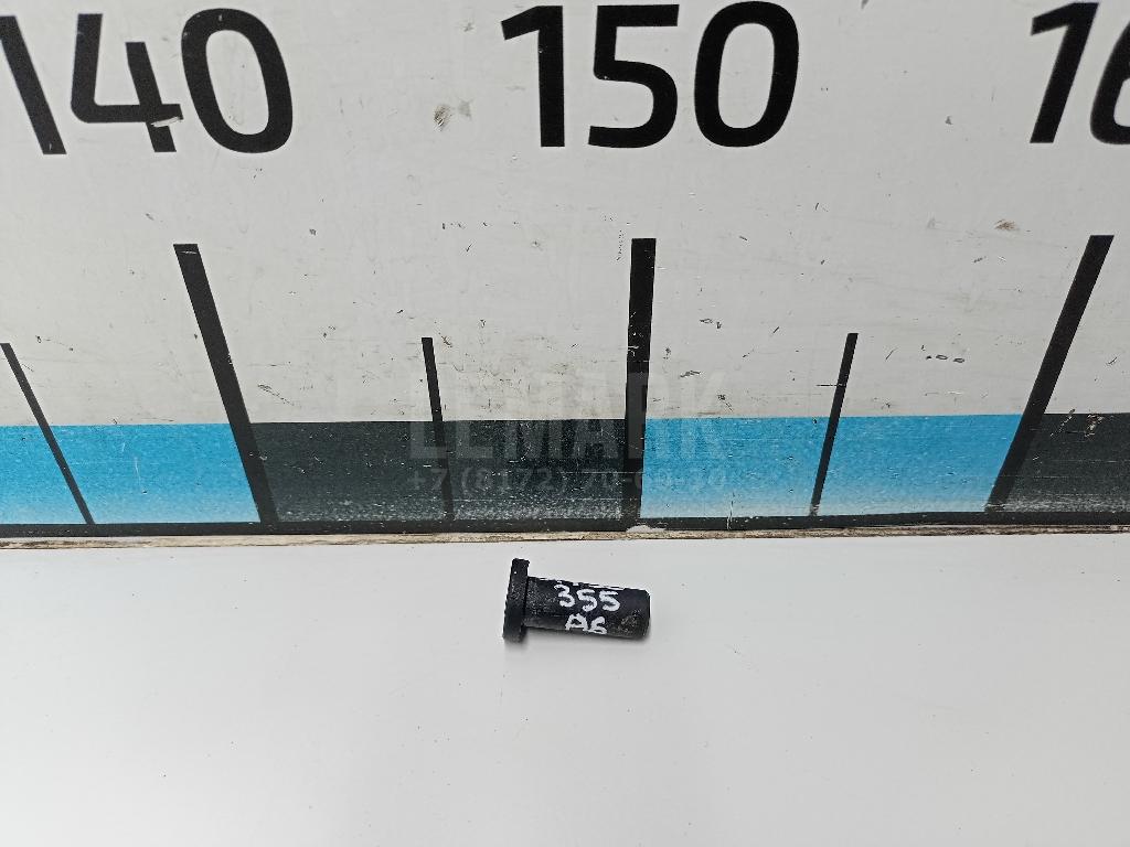 Крепеж 8D0121200 VAG