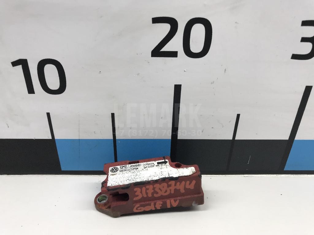 Датчик AIR BAG 1J0909606D VAG