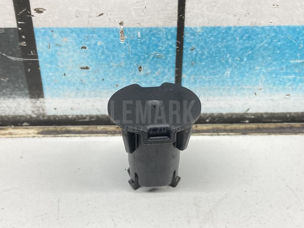 Крепеж 1697065 Ford