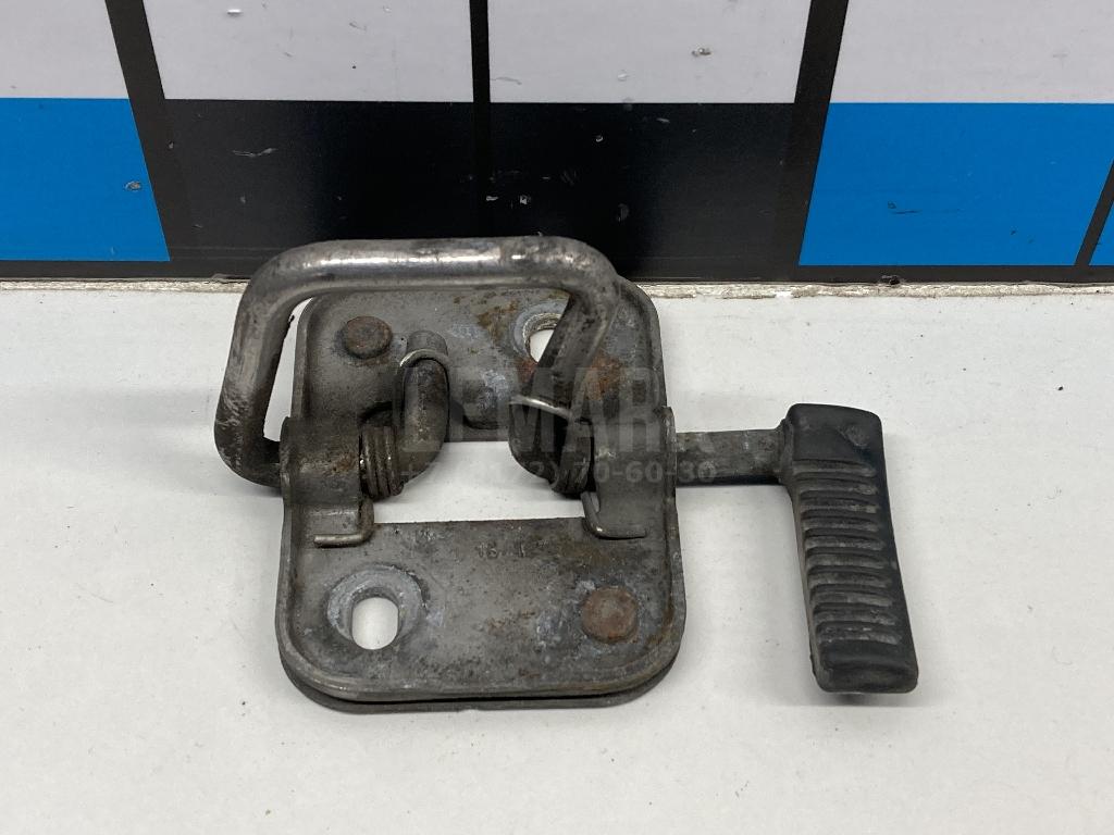 Крючок капота 3G0823186A VAG