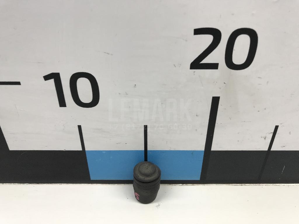 Отбойник крышки багажника 817382V000 Hyundai-Kia
