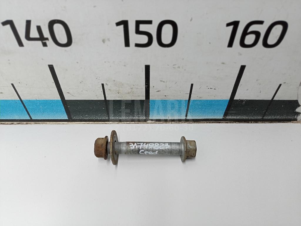 Болт переднего рычага 626172B000 Hyundai-Kia
