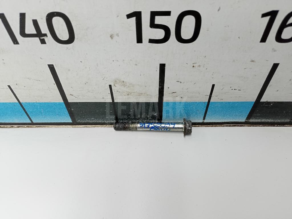 Болт кронштейна опоры 9155281080 Toyota