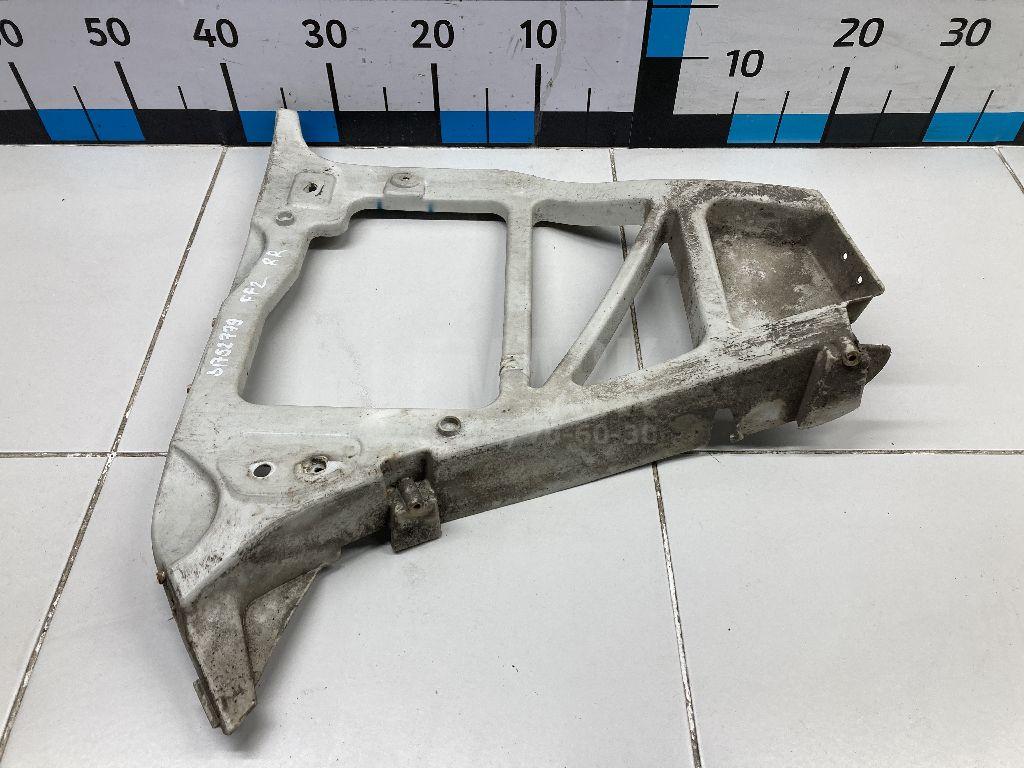 Кронштейн заднего бампера правый 1549585 Ford