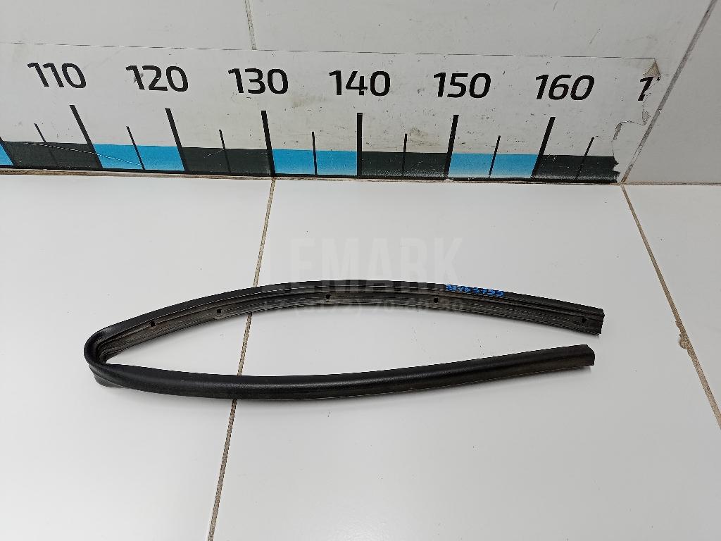 Уплотнитель капота 5339542070 Toyota