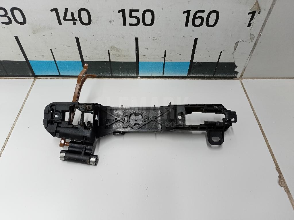 Кронштейн ручки 6920442070 Toyota