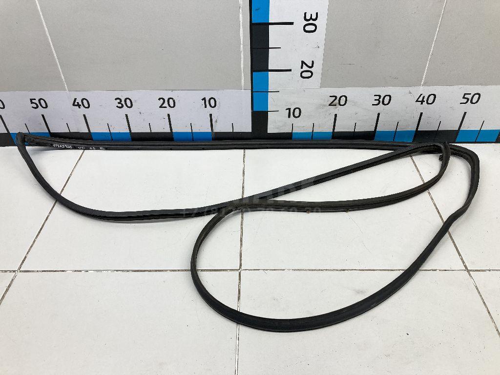Уплотнитель двери 1Z5839697D VAG