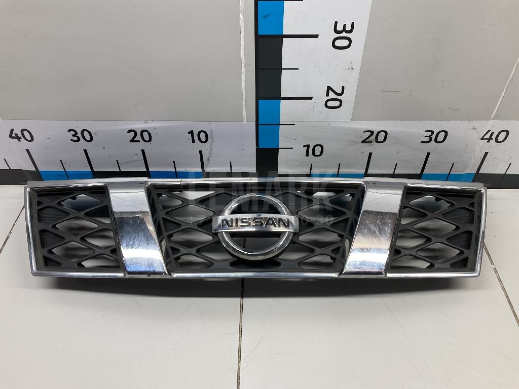 Решетка радиатора 62310JG50A Nissan