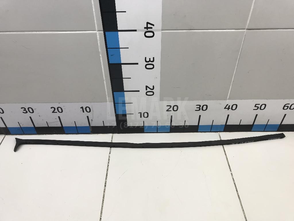 Уплотнитель двери 5K4837652B VAG