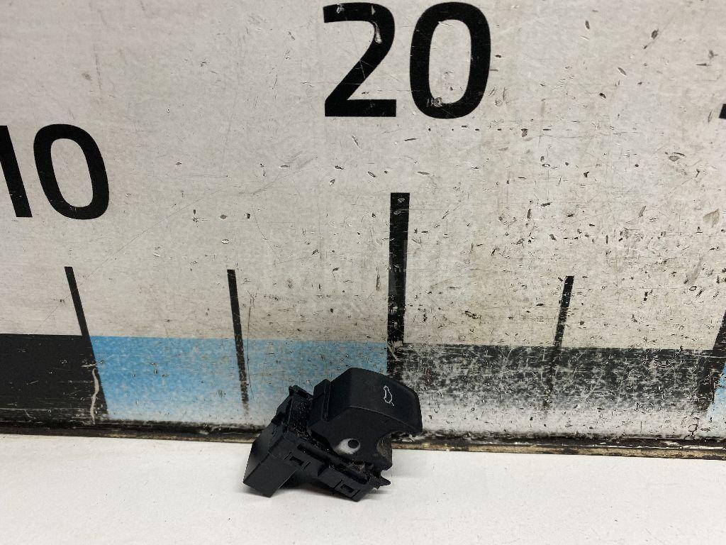 Кнопка открывания багажника 3G0959831WHS VAG