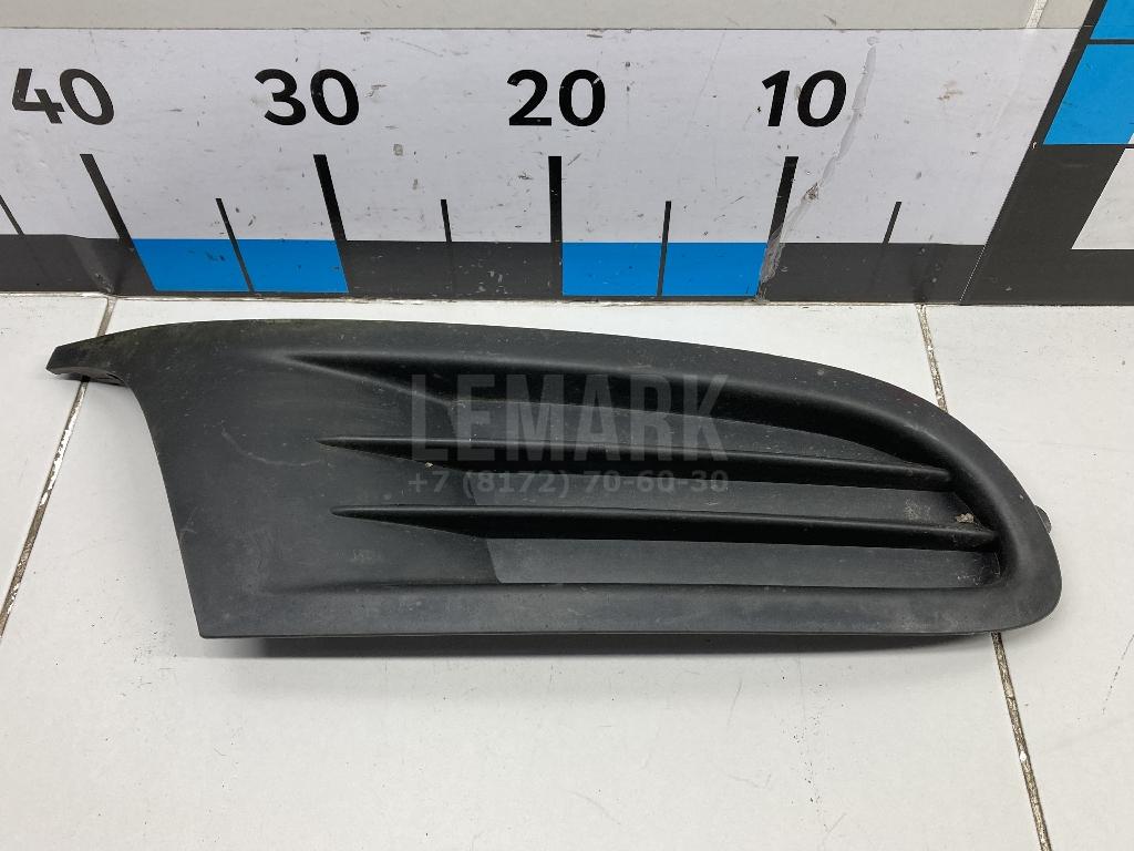 Решетка в бампер правая 5K0853666A9B9 VAG