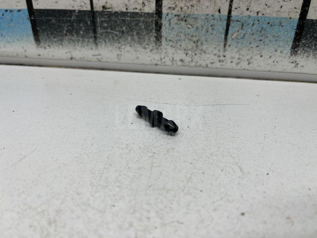 Переходник шланга омывателя 9851621100 Hyundai-Kia